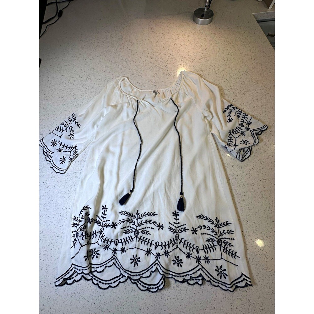Chic Connection Women's Embroidered Shift Dress Tassel Tie Scoop Neck M